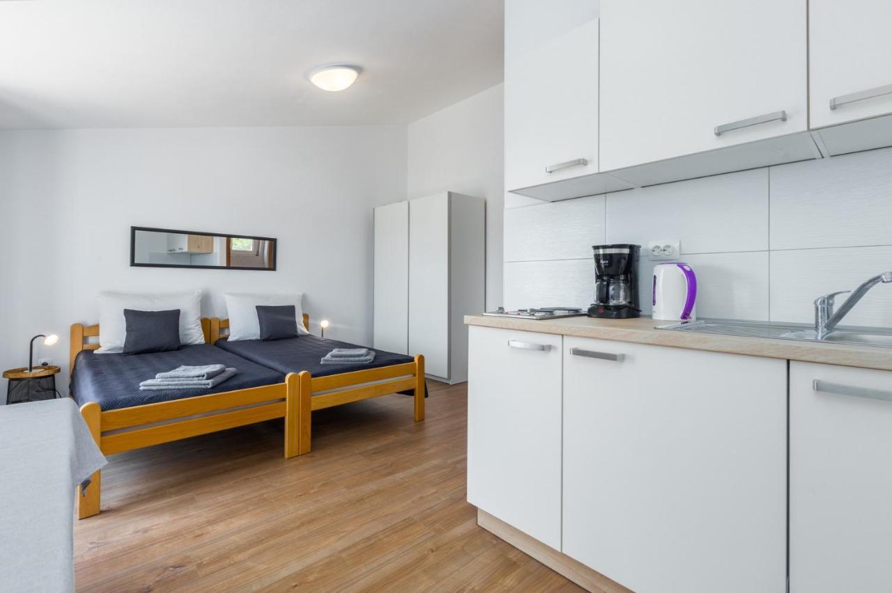 Apartments Emil Pula Buitenkant foto